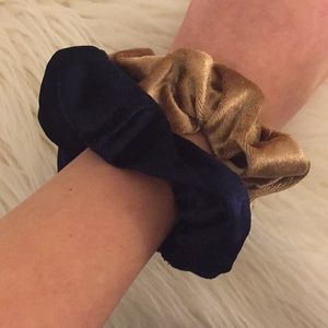 💕 SCRUNCHIES 💕
